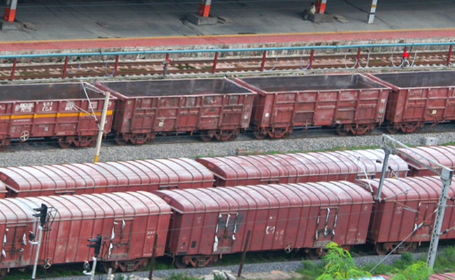 Indian Railways freight traffic increases to 357.57 million tonnes in April-July 2014