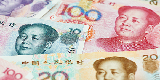 China's foreign trade declines, record drop in forex reserves