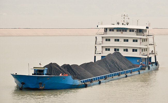 Transporting coal via waterways can save Rs.10k cr per year: Gadkari
