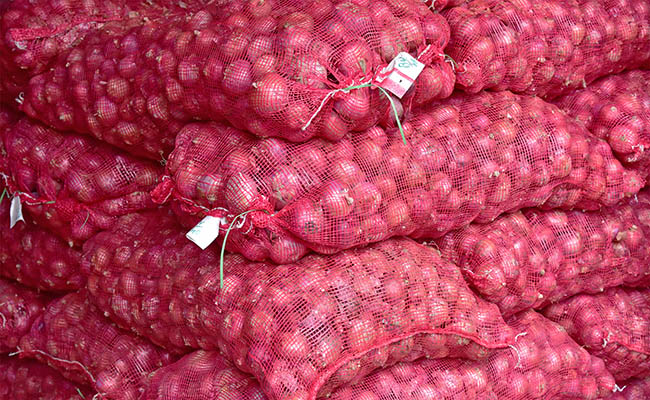 Maharashtra asks Centre to scrap minimum export price on onion