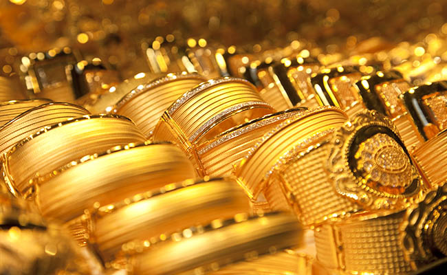 Commerce Ministry favours relaxing gold import curbs