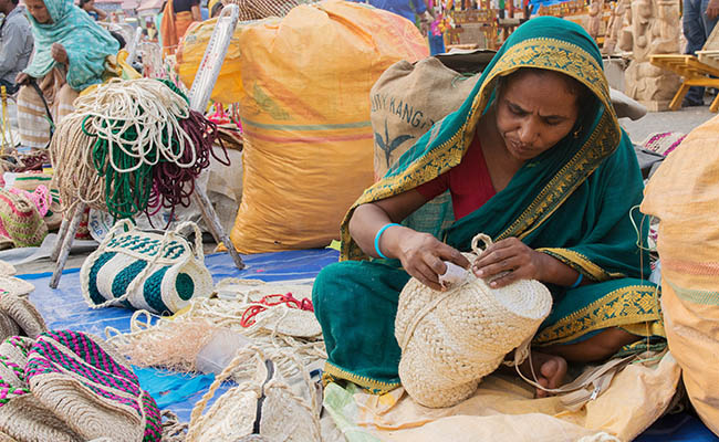 Govt. on exports, e-commerce to promote handicraft