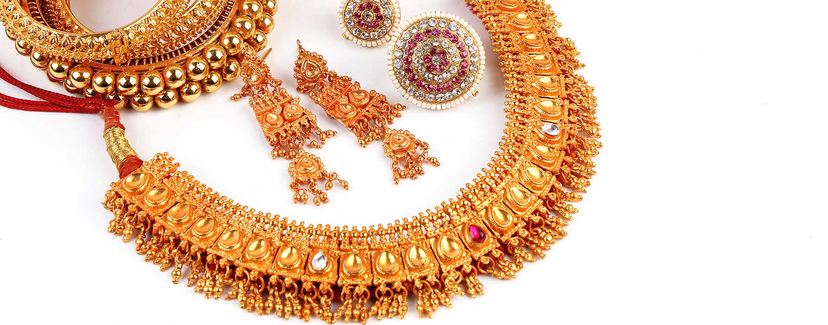 Gold prices up on jewellers buying, overseas cues