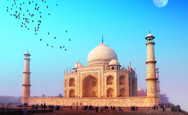 India plans to attract over 10 million tourists in 2015
