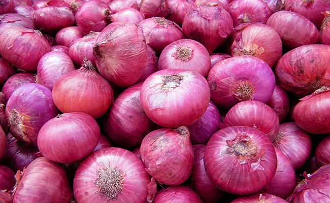 Government asks MMTC to import 10,000 tonnes onion