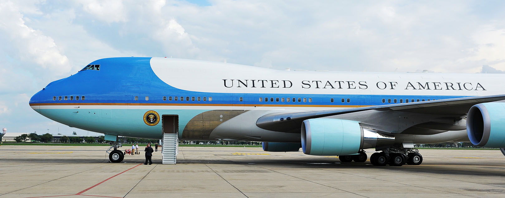Trump calls for cancelling Boeing contract for Air Force One