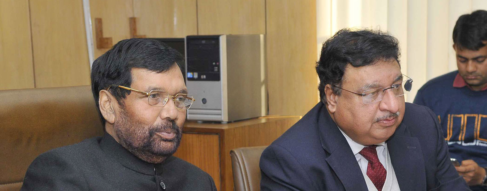 Govt may consider imposing duty on wheat imports: Paswan