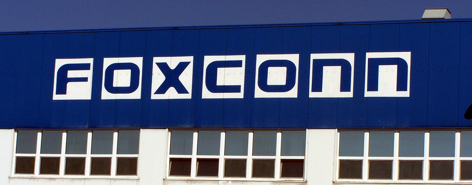 Foxconn Chief discusses export incentivisation with Commerce Min