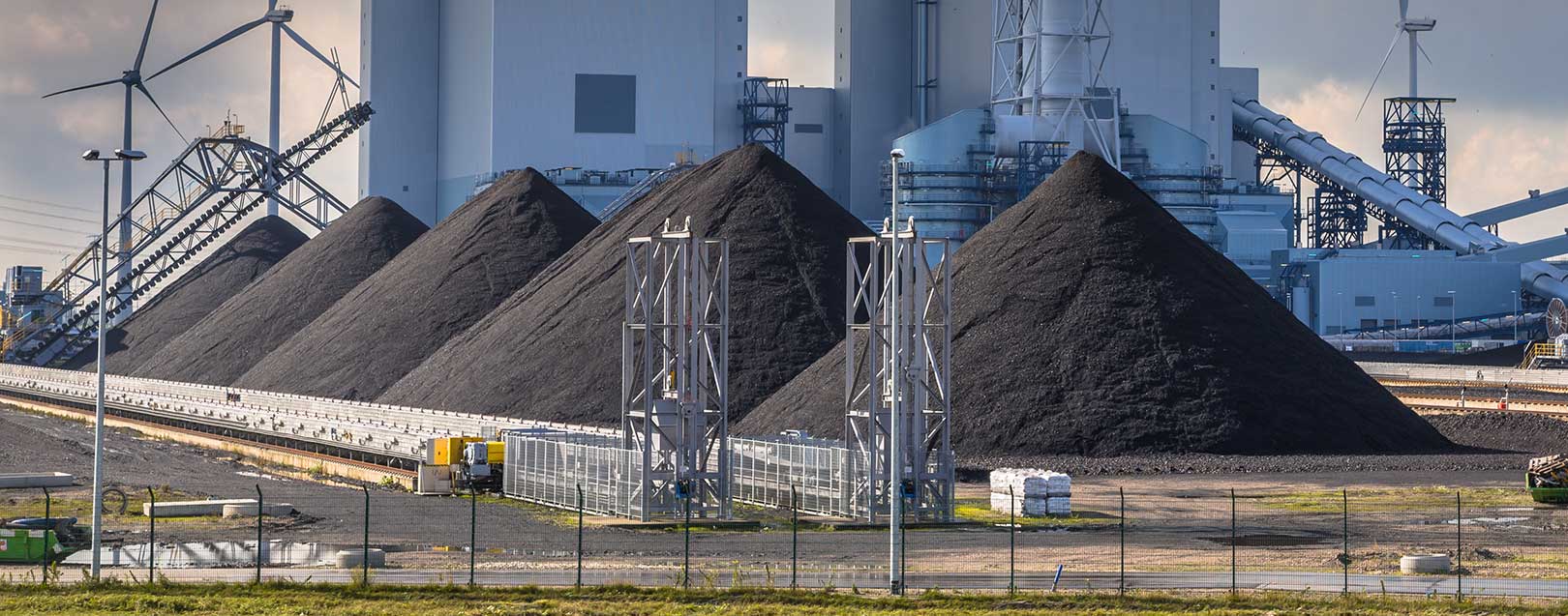 Govt aims to cut coal imports to zero for power PSUs