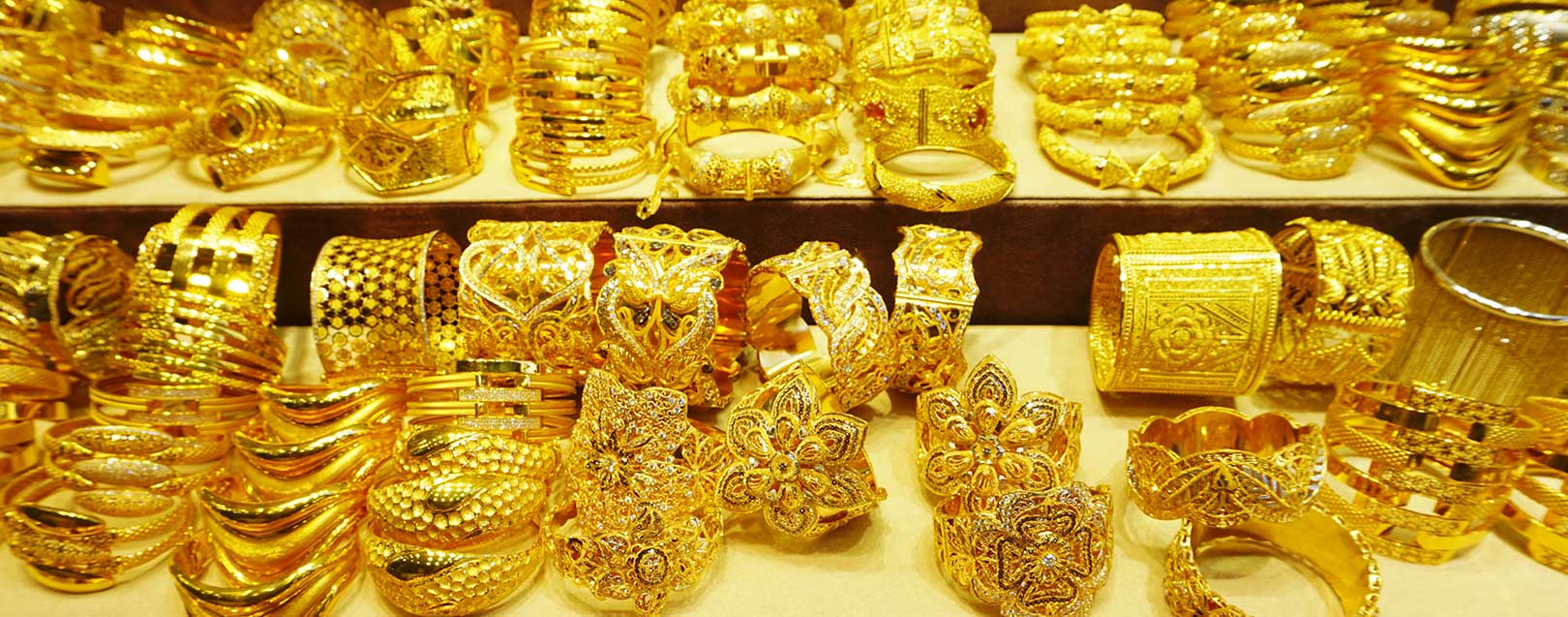 Commerce ministry urges the finance ministry to reduce import duty on gold to 2%
